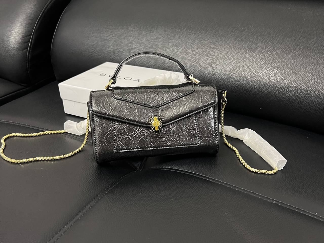Bvlgari
100 dhs✅

with box  
🎁🎁🎁

20cm

Zain26
♥️♥️♥️