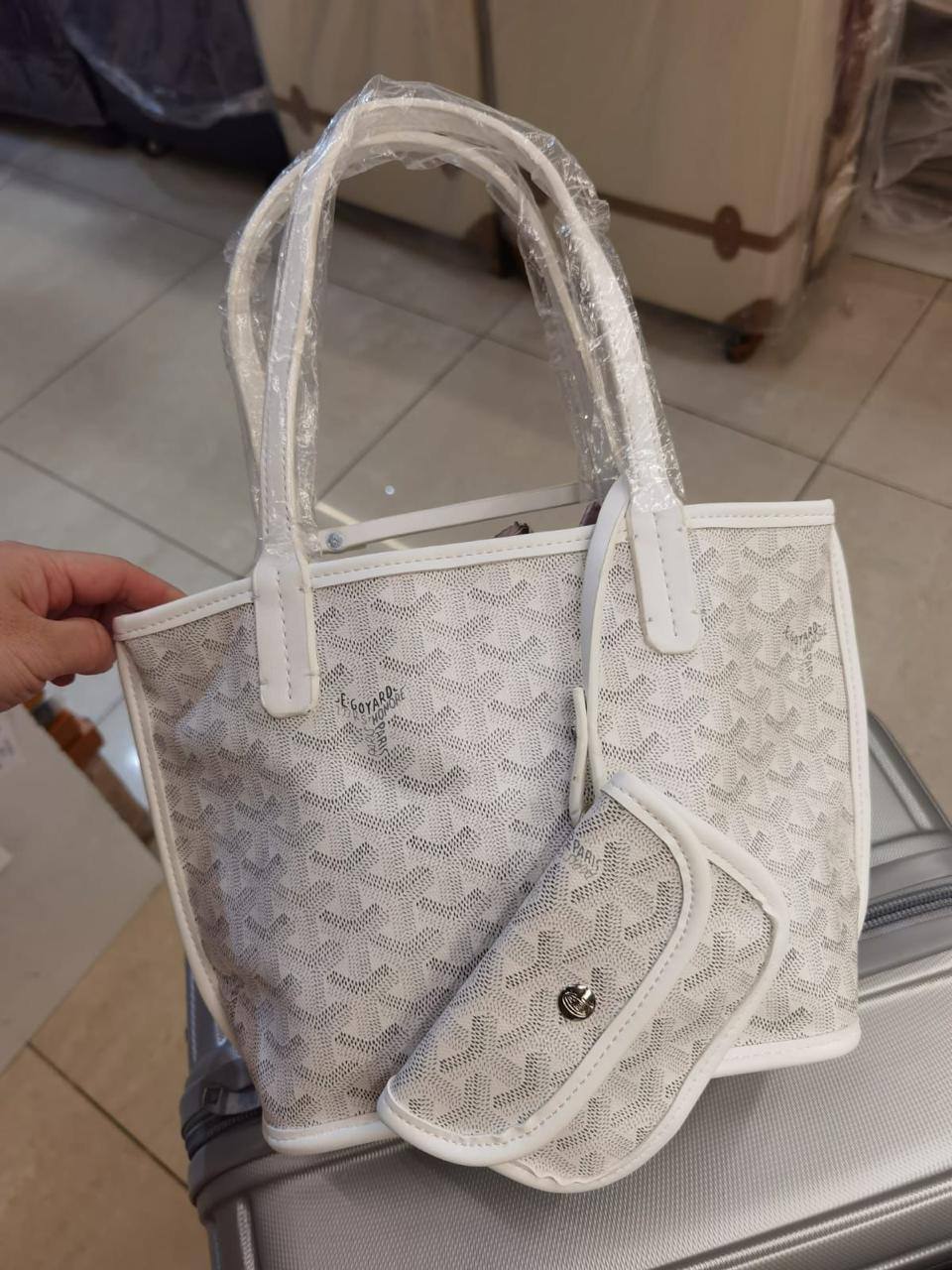 🌈 Goyard Small
1️⃣ First quality 
Size : 29 * 20 cm
75 dhs💓

Zain115
I♥️♥️♥️