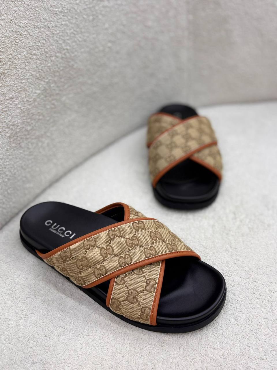 Gucci
120 dhs💓
Size 40-45

Zain55
♥️♥️♥️