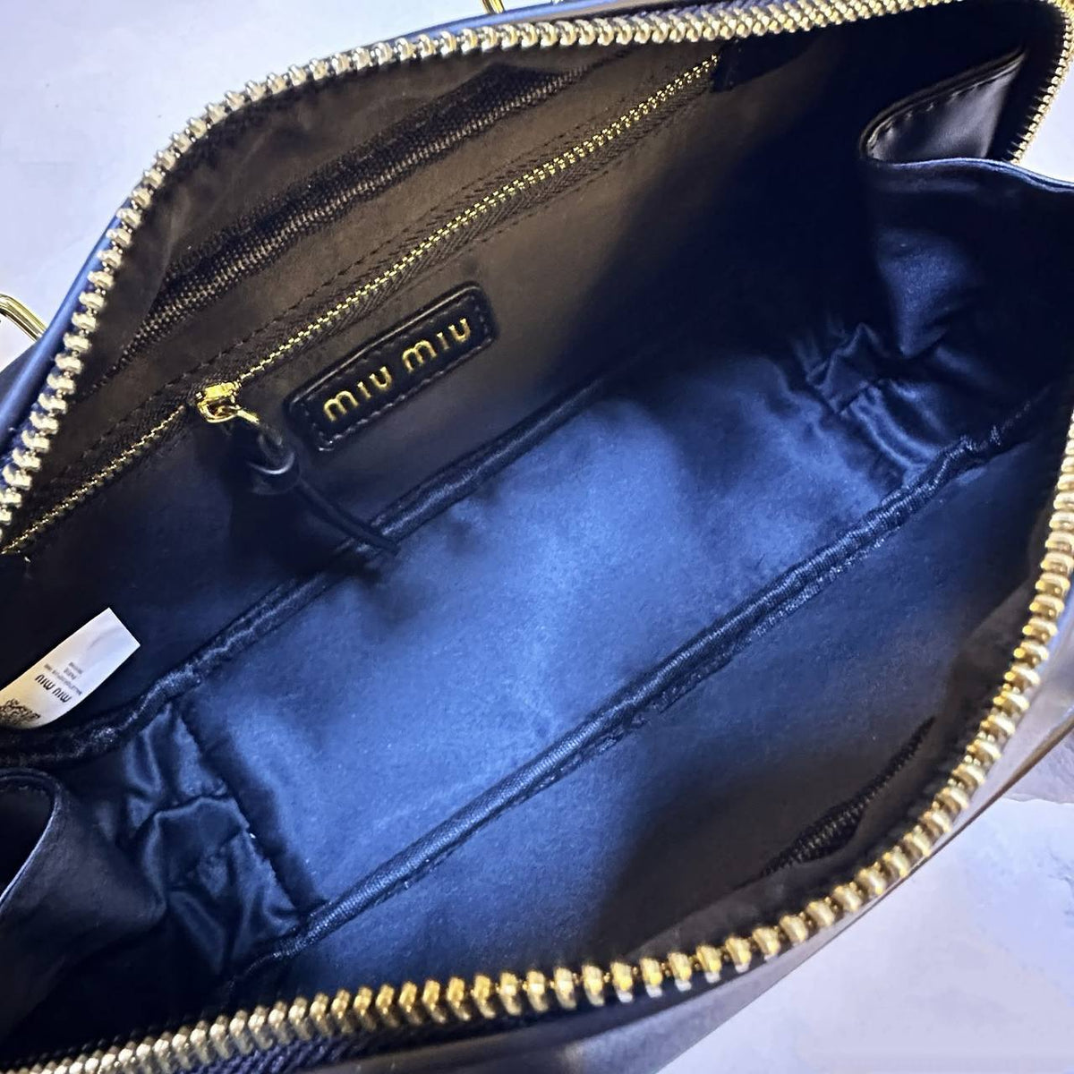 MIU MIU 

NEW CAME 
HIGH QUALITY 
WITH BOX 

120 dhs🇦🇪🇦🇪

Zain295
♥️♥️♥️