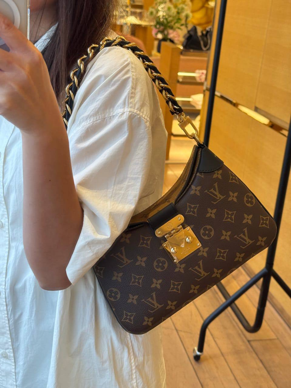 LV
ᴛᴡɪɴɴʏ MM ᴍᴏɴᴏɢʀᴀᴍ
ɢᴏʟᴅ ʜᴀʀᴅᴡᴀʀᴇ
sʜᴏᴜʟᴅᴇʀ sʟɪɴɢ ʙᴀɢ
sɪᴢᴇ : 27 cm
ᴡɪᴛʜ BOX
🎁🎁🎁

115 dhs🪙🌨️

Zain31
♥️♥️♥️