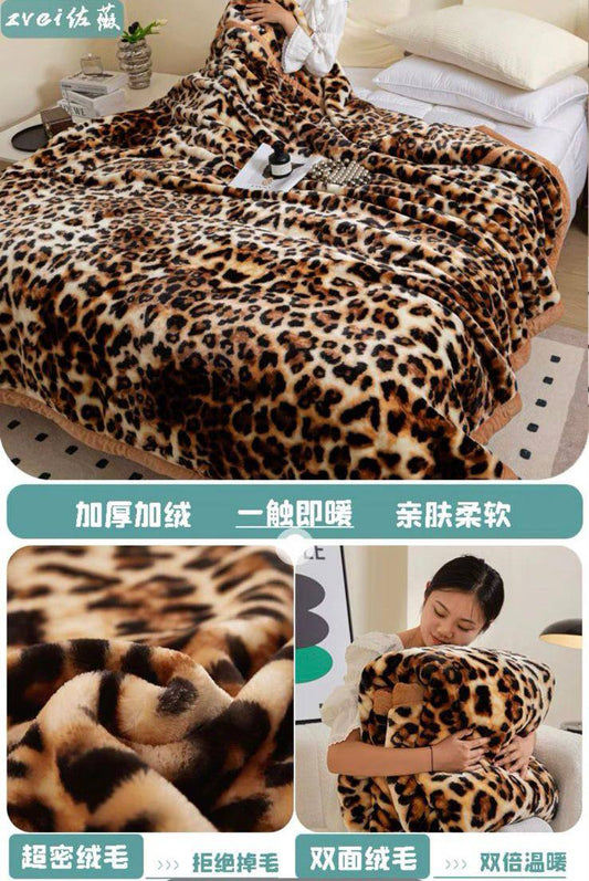 New collection 
Sofa and smooth 
💯💯💯❄️❄️
Blanket for winter 
Double face 
Size 230”200
110 dhs🪙💚

Zain99