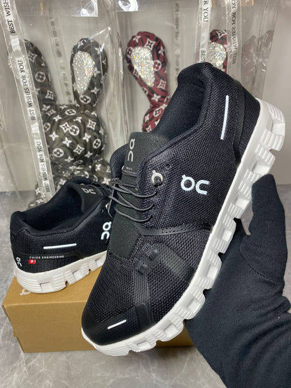 ON Cloud 5 ‘Black/White’
36-45 AVAILABLE 🤩
170 dhs✅

Zain242
♥️♥️♥️