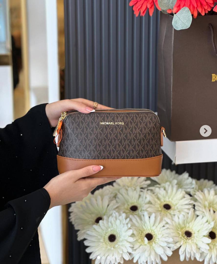 Gucci

90 dhs💓

with box
🎁🎁🎁

size 20cm

Zain26
♥️♥️♥️