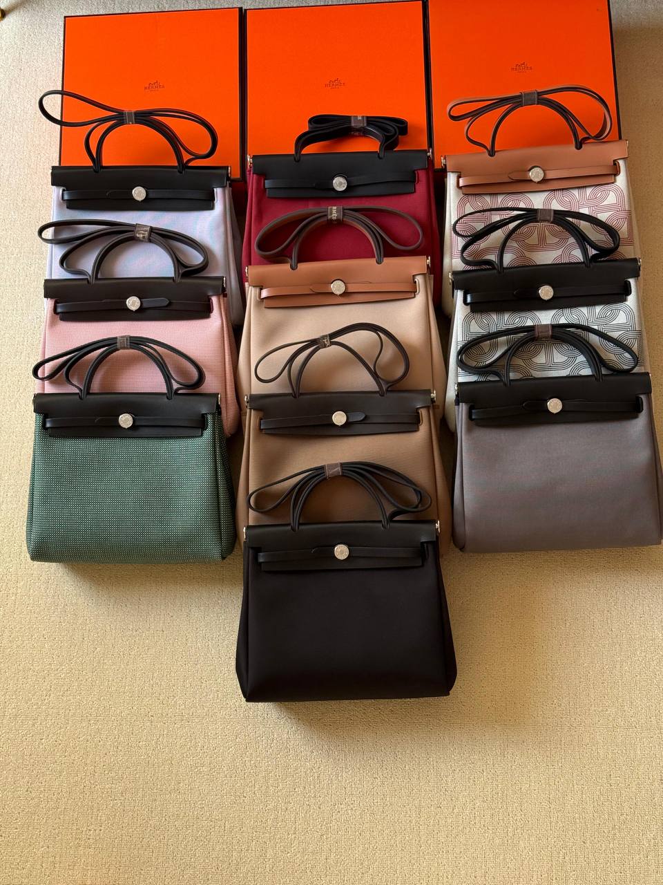 Hermes

Herbag 31cm💕master quality
😍with box❤️
🎁🎁🎁

590 dhs❤️

Zain52
♥️♥️♥️