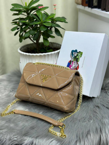 Prada
85 dhs✅
With box

Zain219
♥️♥️♥️