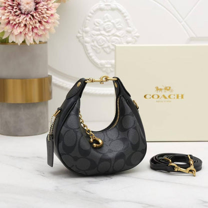 Coach 
80 dhs✅

with box🎁🎁🎁

Zain42
♥️♥️♥️