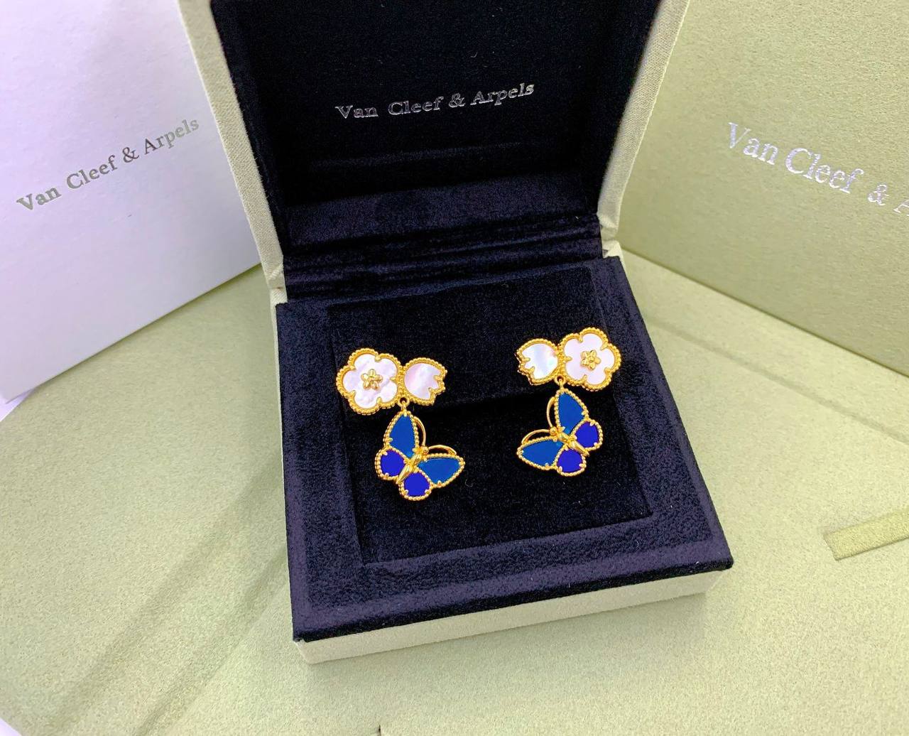 NEW VCA
MASTER QUALITY💫✨
NECKLACE 55 DHS✅
BRACELET 70 DHS✅
EARRINGS 65 DHS✅
BANGLE 90 DHS✅
BROOCH 90 DHS✅
RING 55 DHS✅
WITH SMALL BOX AND PAPER BAG🛍️🎁

Zain89
♥️♥️♥️