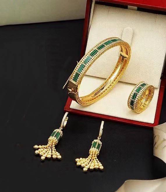 ROBERTO COIN 
Necklace 😍
Earring 🔥
Bangle 🦋
Ring 💍 6,7,8,9
Master quality ✨
With normal boxes 📦 
305 dhs🇦🇪🇦🇪


With master box 🗃️ 
365 dhs🇦🇪🇦🇪

Zain216
♥️♥️♥️