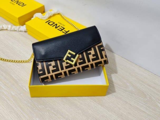 Fendi
90 dhs🪙💕

high quality 
With box  
🎁🎁🎁

21cm

Zain26
♥️♥️♥️