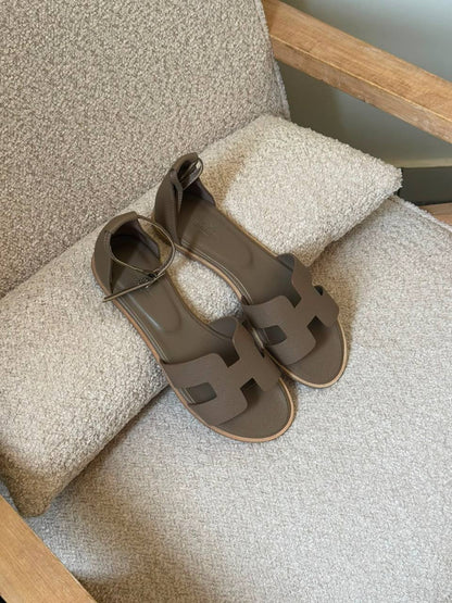 Hermes 🖤
✨ 𝐀𝐯𝐚𝐢𝐥𝐚𝐛𝐥𝐞 𝐍𝐨𝐰
✨ 𝐒𝐢𝐳𝐞𝐬: 𝟑𝟔 — 𝟒𝟏
450 dhs💓

Zain298
♥️♥️♥️