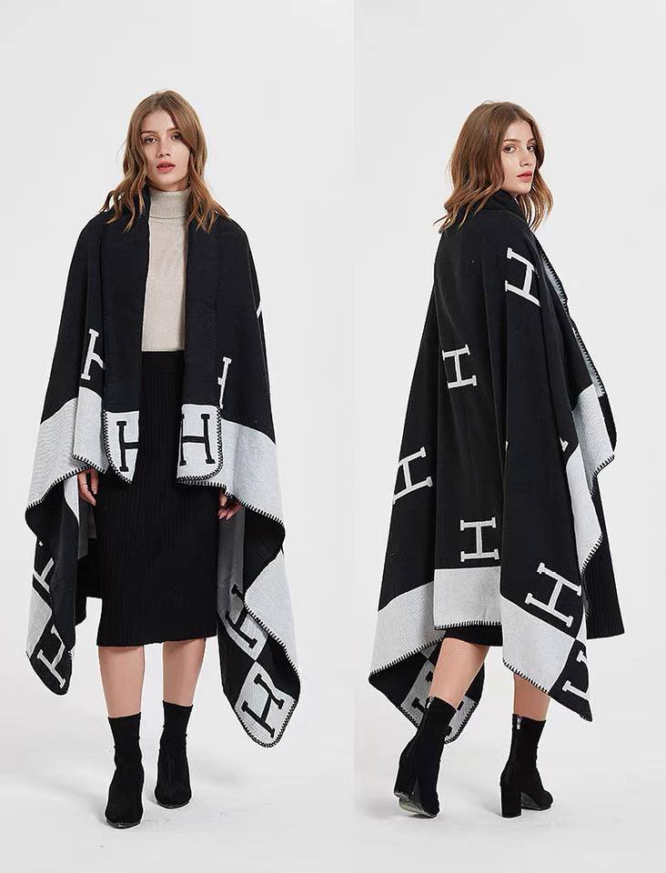 New collection 
Master 
Throw blanket in Merinos wool and cashmere (90%
rinos wool, 10% cashmere)
Size 135*170
👉🏽Blanket 
140 dhs🪙🌨️
👉🏽Pillows with feeling
70 dhs🪙🌨️

Zain99
♥️♥️♥️