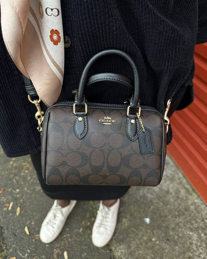 COACH 

NEW CAME GOOD QUALITY 
WITH BOX 
🎁🎁🎁

95 dhs🪙🌨️

Zain39
♥️♥️♥️
