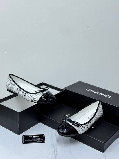 CHANEL 
Size 36-41
105 dhs✅

Zain21
♥️♥️♥️