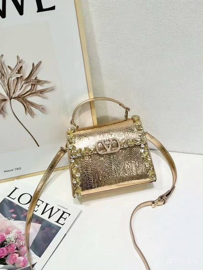 Valentino 

125 dhs🇦🇪🇦🇪

Zain35
♥️♥️♥️