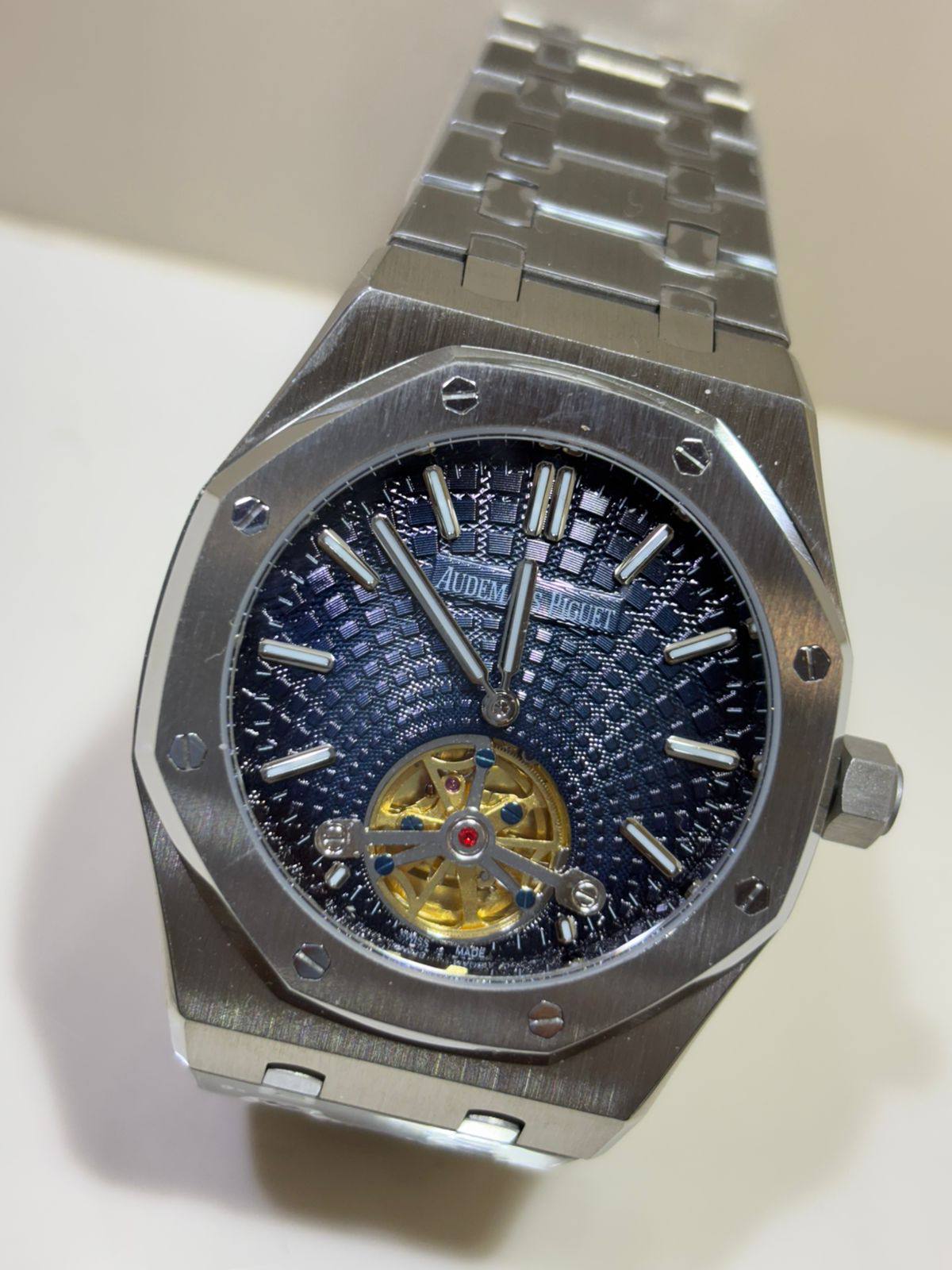 Audemars Piguet
men’s wristwatches with tourbillons
400 dhs❣️

Zain264
♥️♥️♥️