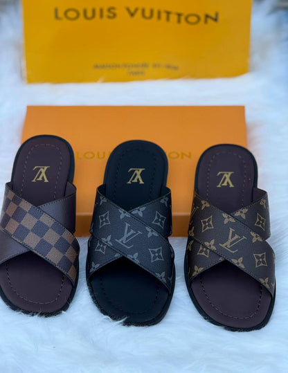 LV Slipper
Size :39 to 45
110 dhs🪙🖤

Zain241
♥️♥️♥️