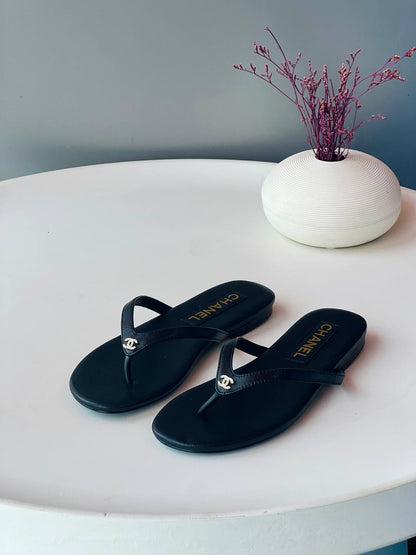 Chanel 🌴
Size 36-41
_Super master high quality_🪡
400 dhs💓

Zain176
♥️♥️♥️