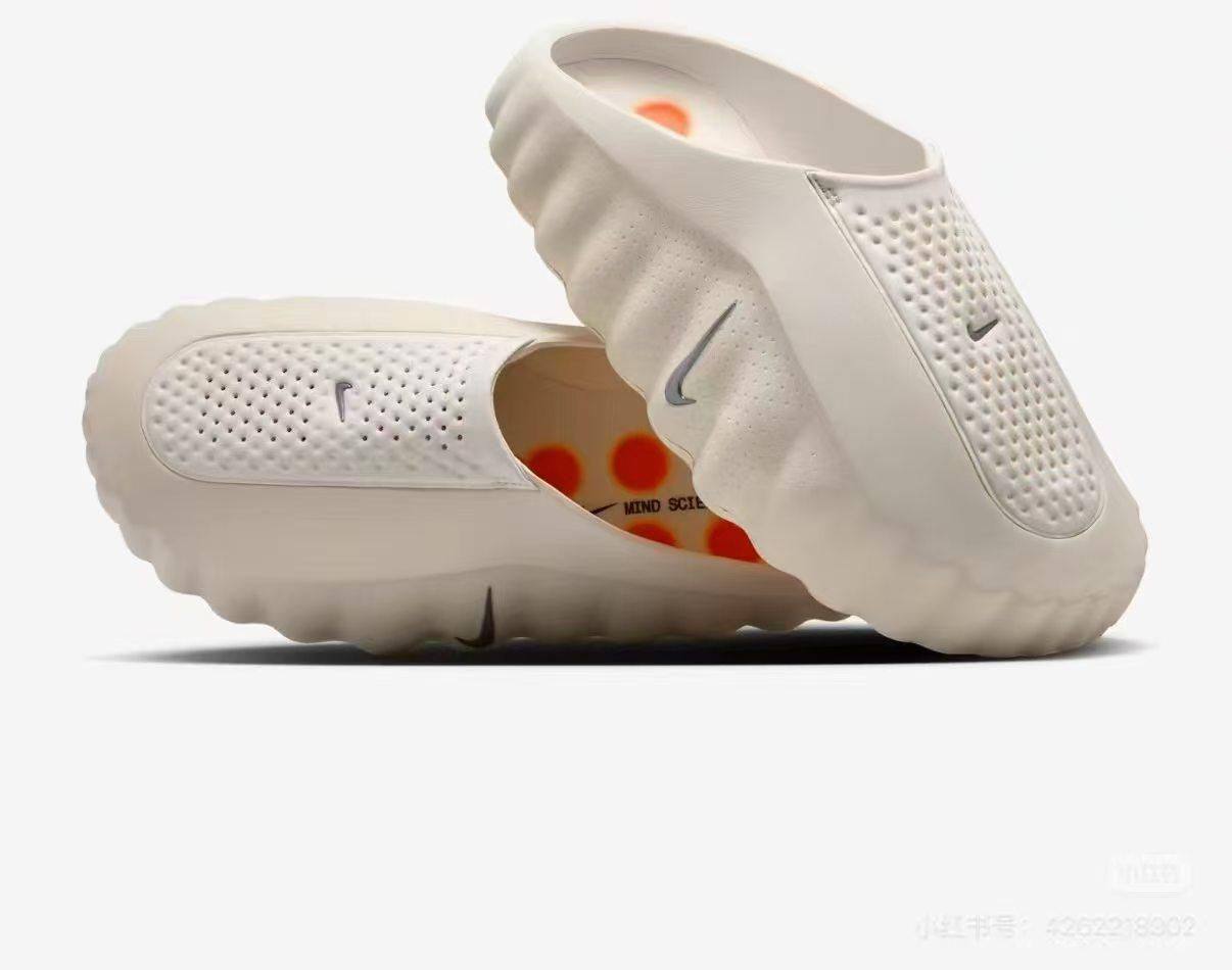 Nike Slippers
High Quality 
Size 36 To 45
170 dhs✅

Zain120
♥️♥️♥️