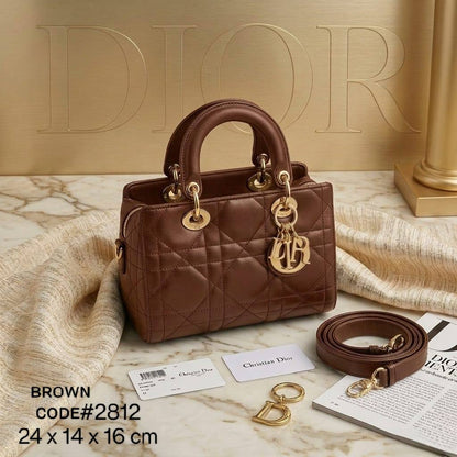 CHRISTIAN DIOR
ᴅ - ᴊᴏʏ ᴍɪᴄʀᴏ ʙᴀɢ
ǫᴜɪʟᴛᴇᴅ ʟᴀᴍʙsᴋɪɴ ʟᴇᴀᴛʜᴇʀ
ɢᴏʟᴅ ʜᴀʀᴅᴡᴀʀᴇ
ᴡɪᴛʜ ʟᴏɴɢ ʙᴇʟᴛ sᴛʀᴀᴘ
sɪᴢᴇ : 24 cm
ᴡɪᴛʜ BOX
🎁🎁🎁

120 dhs✅

Zain31
♥️♥️♥️