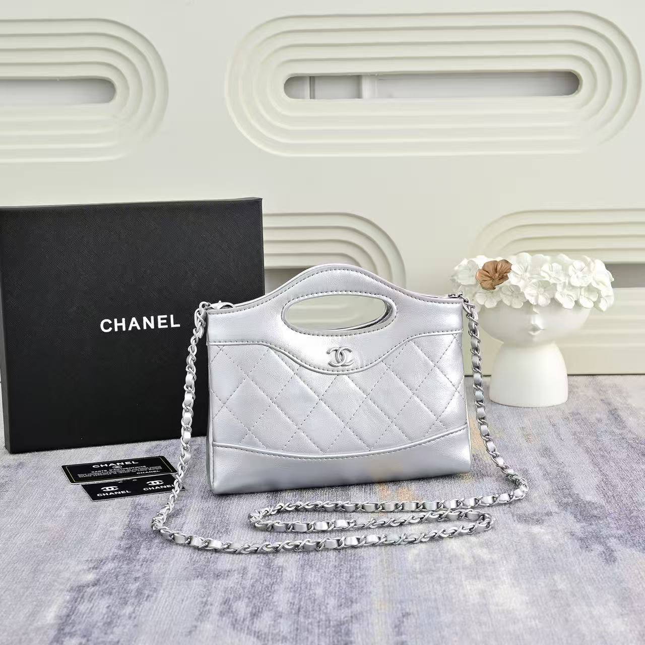 Chanel
withbox 
95 dhs🇦🇪🇦🇪

Zain143
♥️♥️♥️