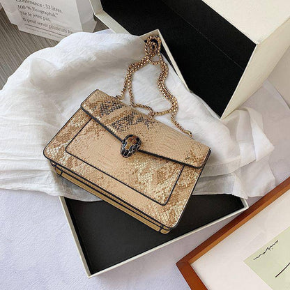 Bvlgari design

Good quality

Size : 22 * 15 * 8 cm

80 dhs🪙

Zain115
♥️♥️♥️
