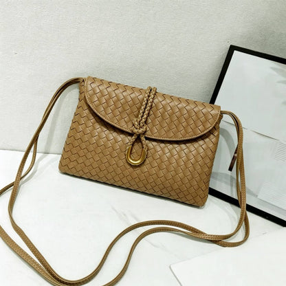 BOTTEGA
GOOD QUALITY 
WITH BOX 
110 dhs💛

Zain295
♥️♥️♥️