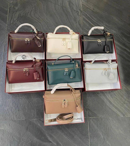 Loro Piana
90 dhs🇦🇪
SIZE：19cm
High-quality 

with box🎁🎁🎁

Zain35
♥️♥️♥️
