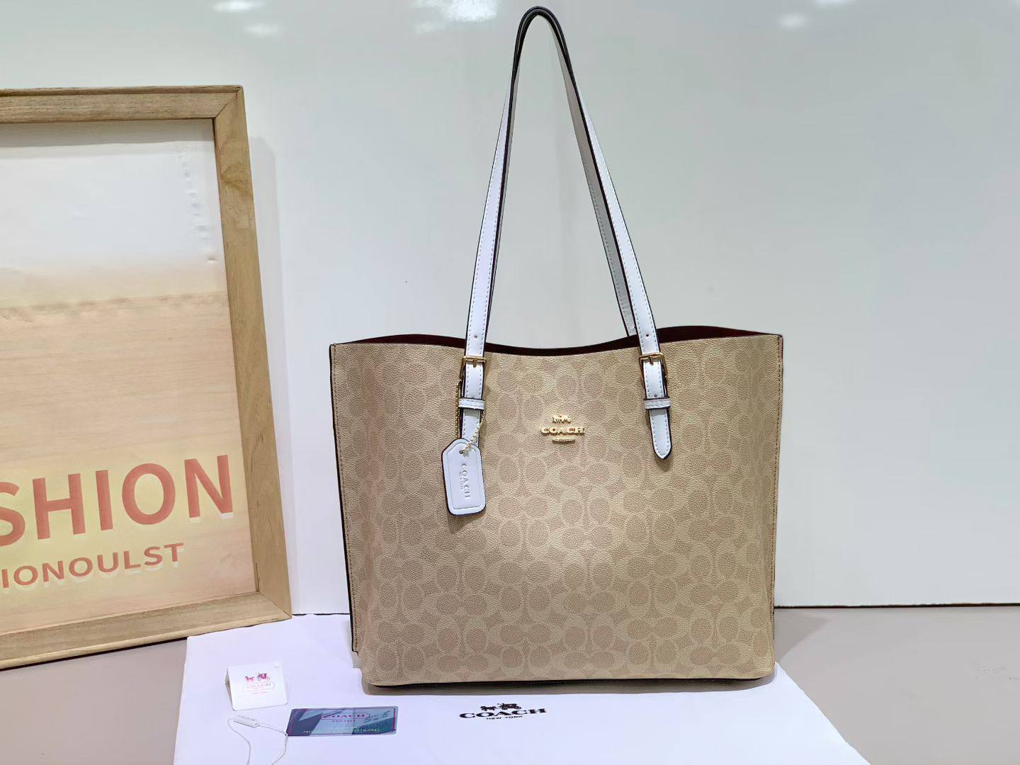 Coach
26cm
110 dhs🌺

Zain254
♥️♥️♥️