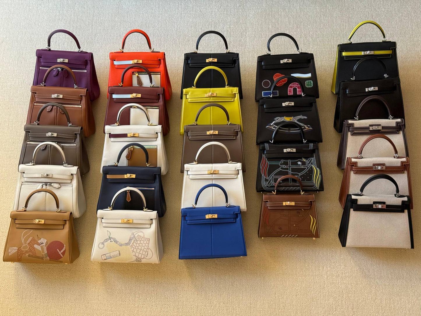 Hermes 


kelly 25cm💕master quality😍

with box❤️

580 dhs❤️💚❤️

Zain52
♥️♥️♥️
