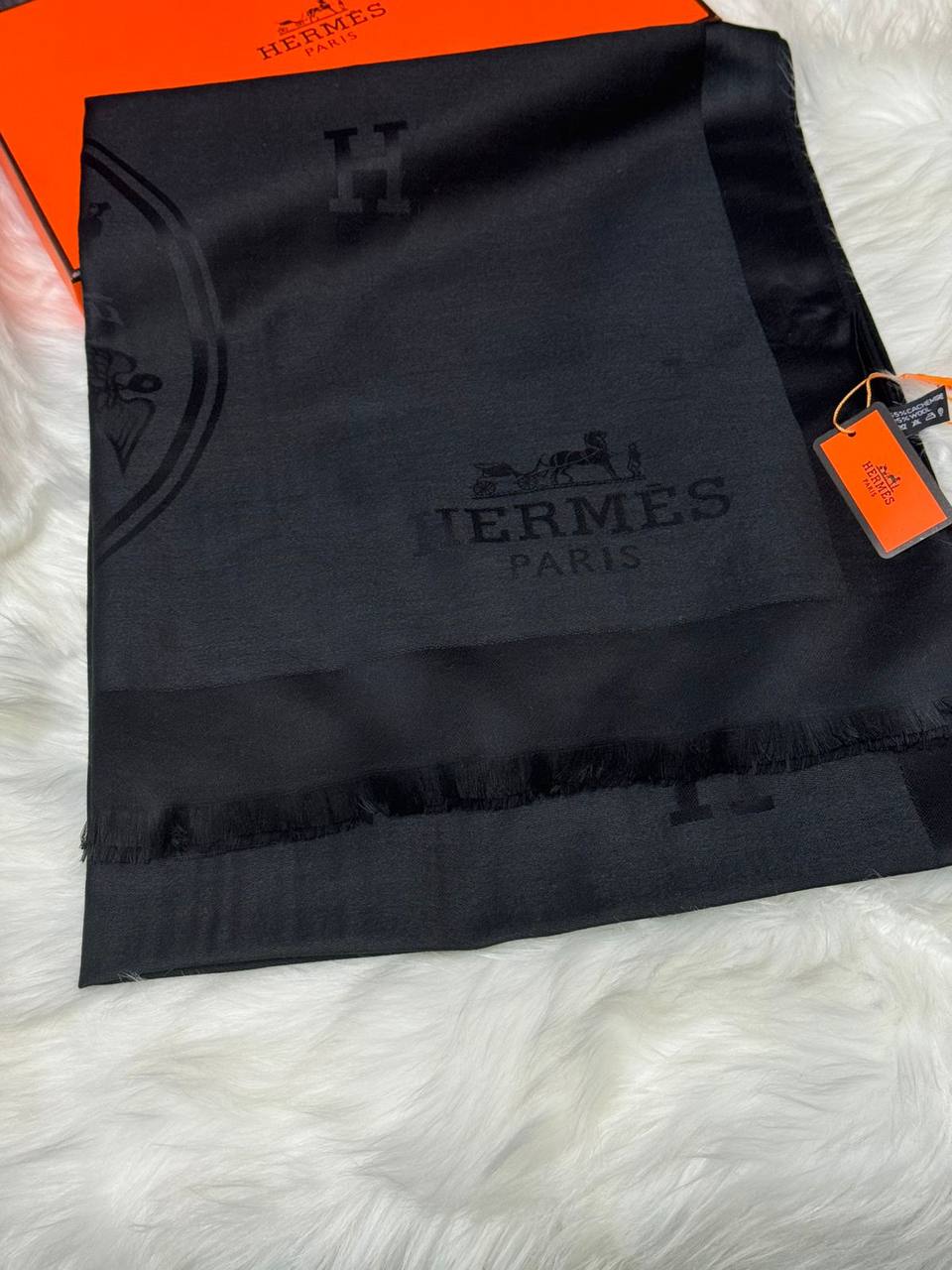 Scarf
Hermes
New cotton 
45 dhs✅

Zain93
♥️♥️♥️