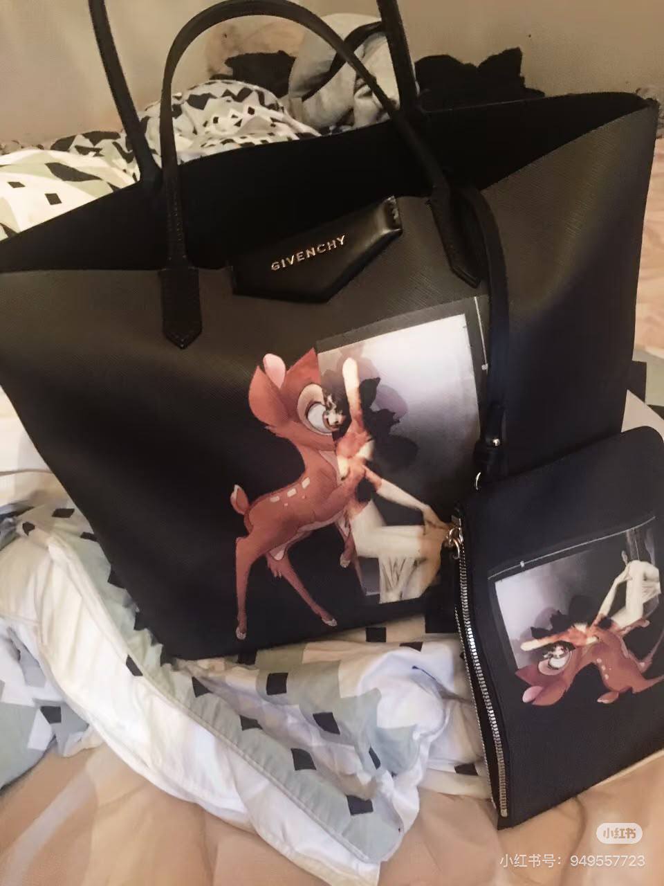 GIVENCHY
90 dhs✅✅
 2in1 
good quality

Zain07
♥️♥️♥️