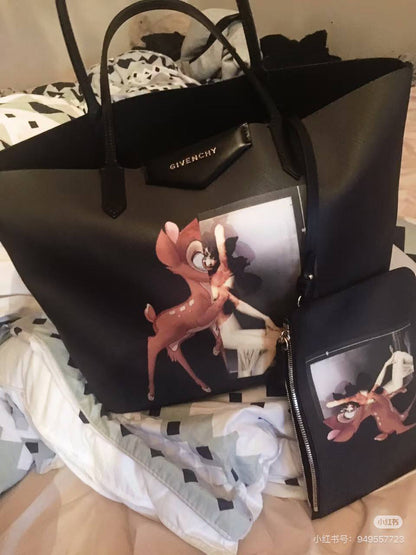 GIVENCHY
90 dhs✅✅
 2in1 
good quality

Zain07
♥️♥️♥️