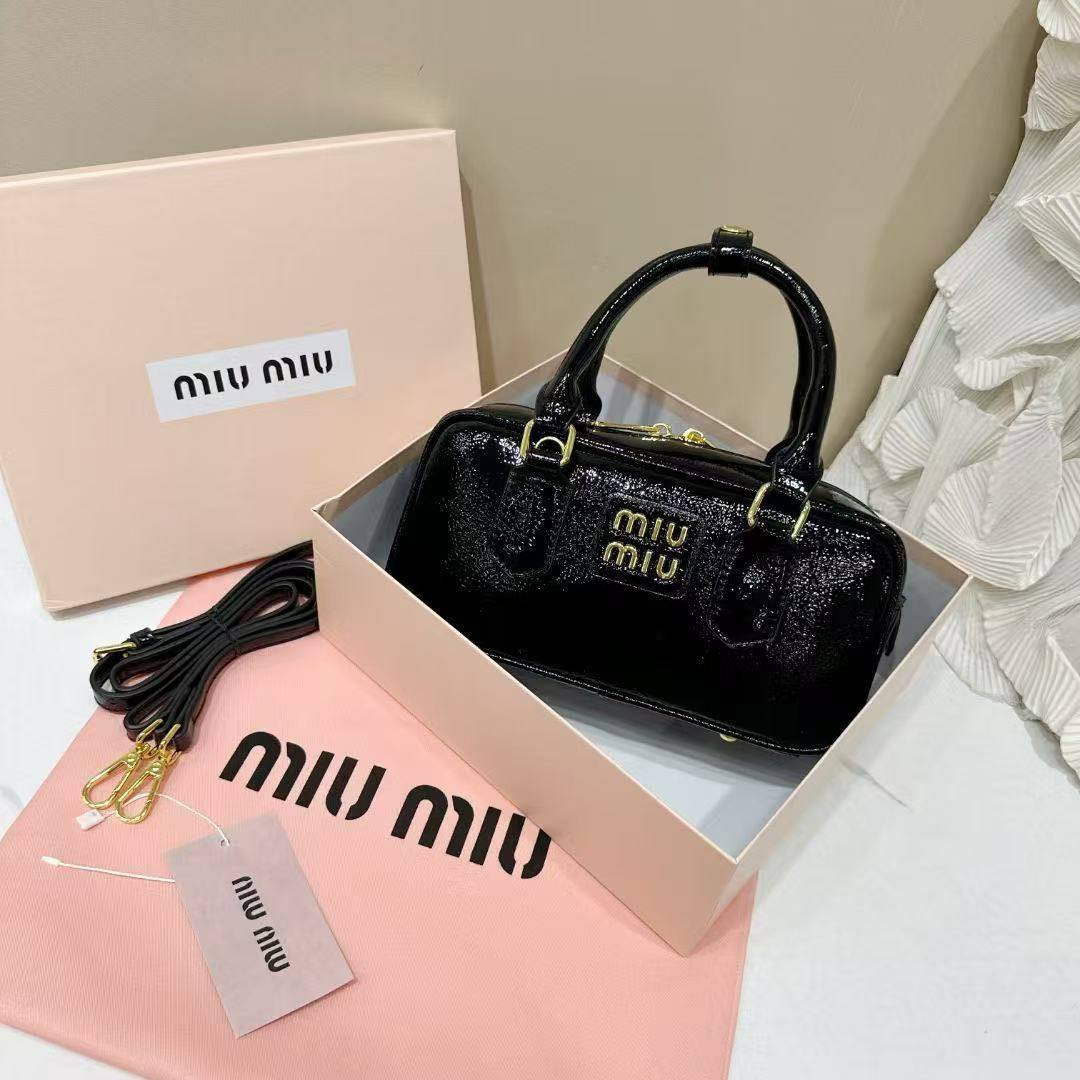 MIU MIU 

NEW CAME 
GOOD QUALITY 
WITH BOX 

90 dhs🇦🇪🇦🇪

SIZE: 23cm
Zain39
♥️♥️♥️