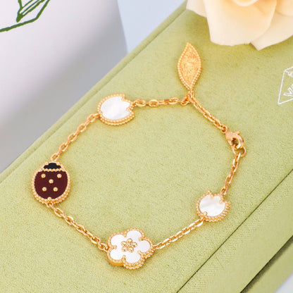 VCA 
Bracelet 🐞
Master quality 💯
With normal boxes 📦 
65 dhs🇦🇪🇦🇪

With master box 🗃️ 
110 dhs🇦🇪🇦🇪

Zain216
♥️♥️♥️