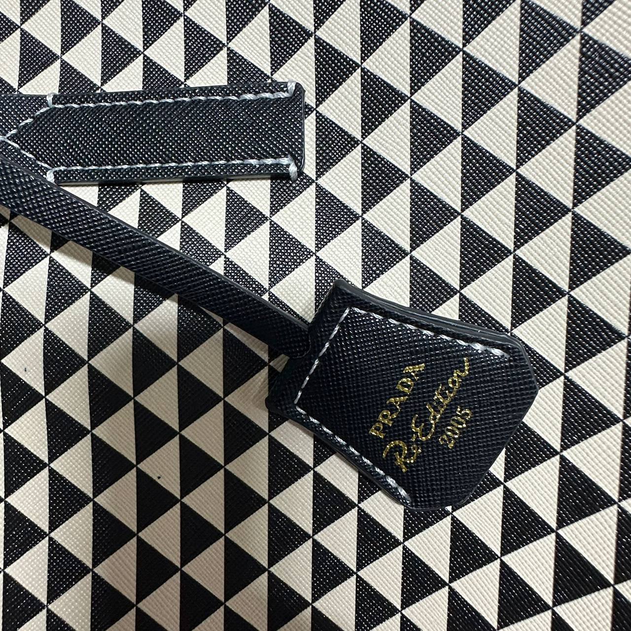 PRADA 

RESTOCK 

GOOD QUALITY

90 dhs🪙💕

Zain39
♥️♥️♥️