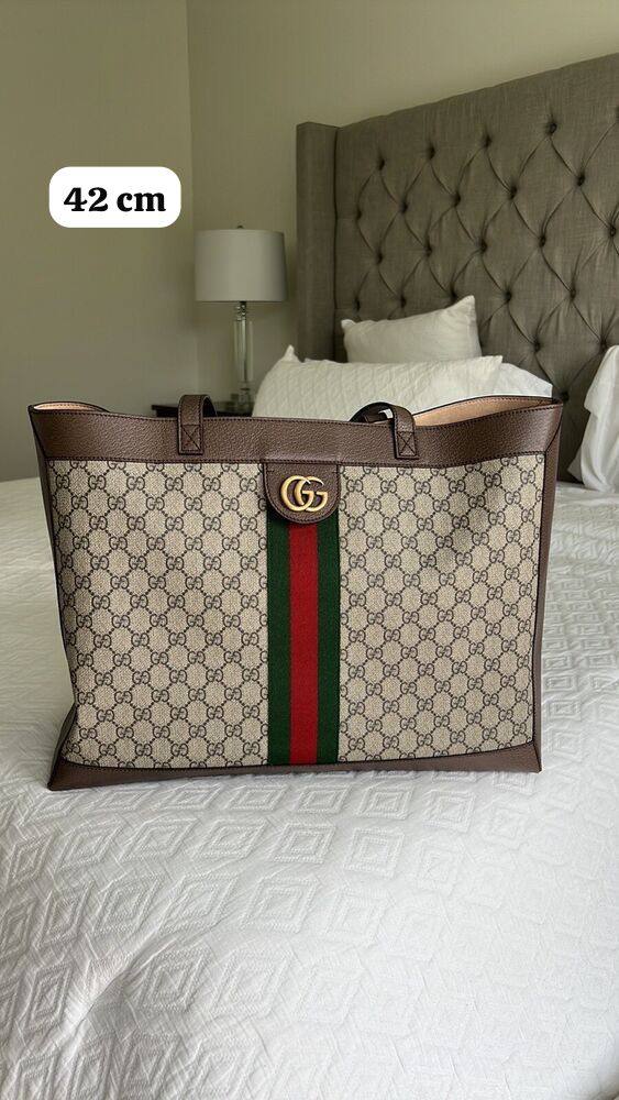 Gucci

42 cm

85 dhs❤️

Zain219
♥️♥️♥️
