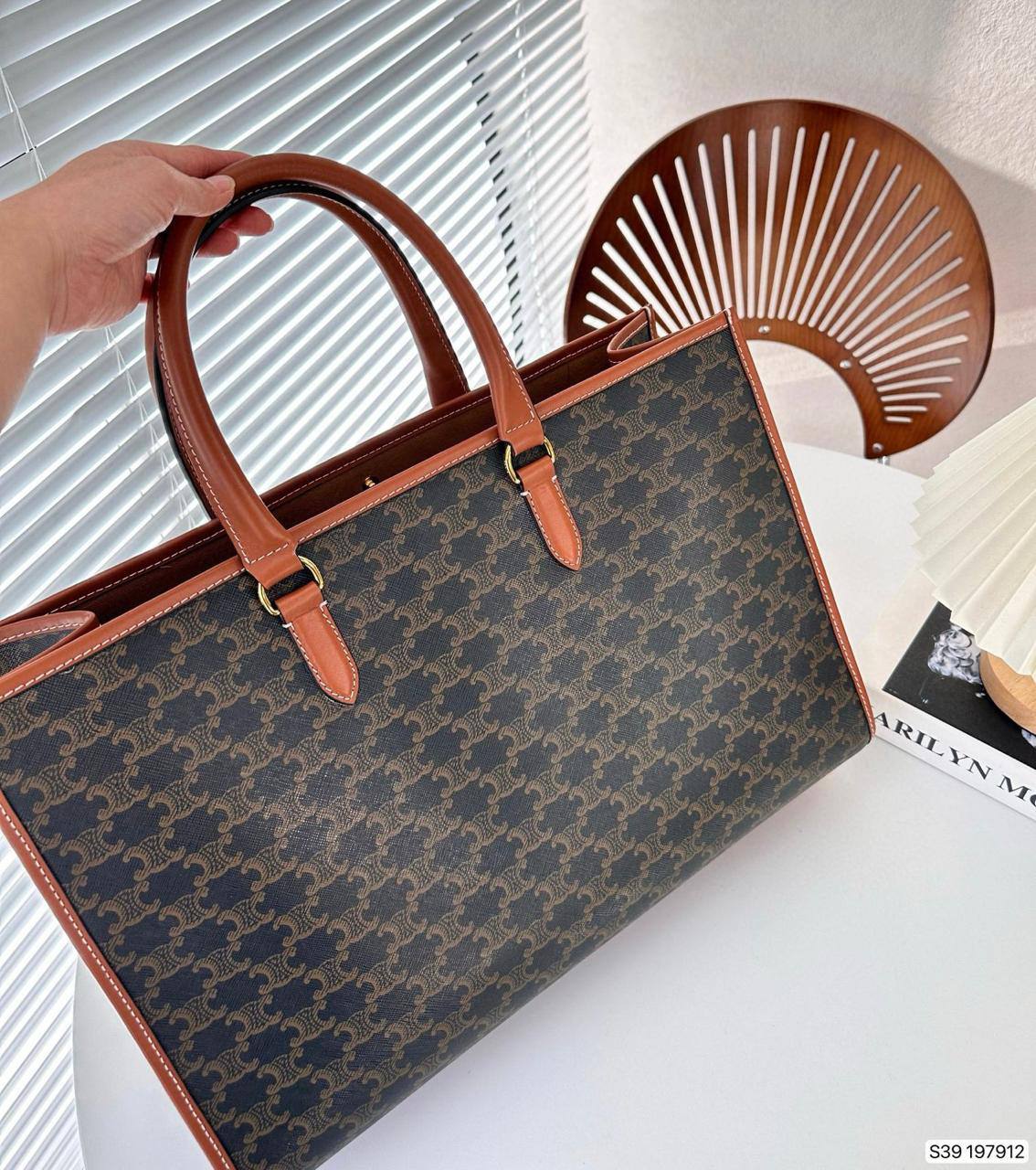 CELINE NEW CAME GOOD QUALITY 
105 dhs🇦🇪🇦🇪

Zain295
♥️♥️♥️