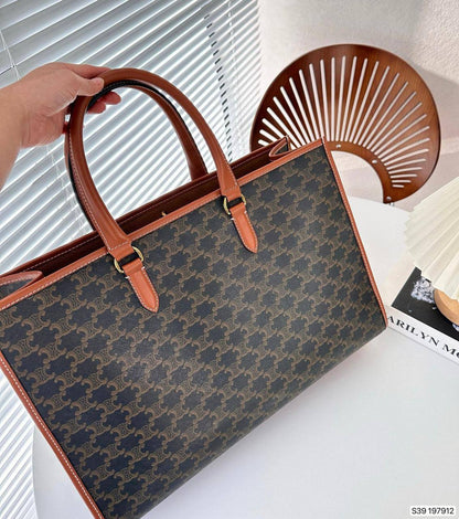 CELINE NEW CAME GOOD QUALITY 
105 dhs🇦🇪🇦🇪

Zain295
♥️♥️♥️