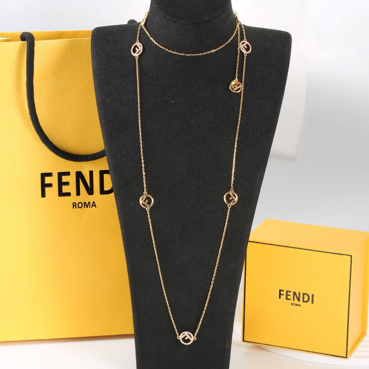 FENDI 
Necklace 🦋
Earring💥
Bracelet 🍁
Master quality 💯
With normal boxes 🗃️ 
145 dhs🇦🇪🇦🇪

With master box 📦 
175 dhs🇦🇪🇦🇪

Zain216
♥️♥️♥️