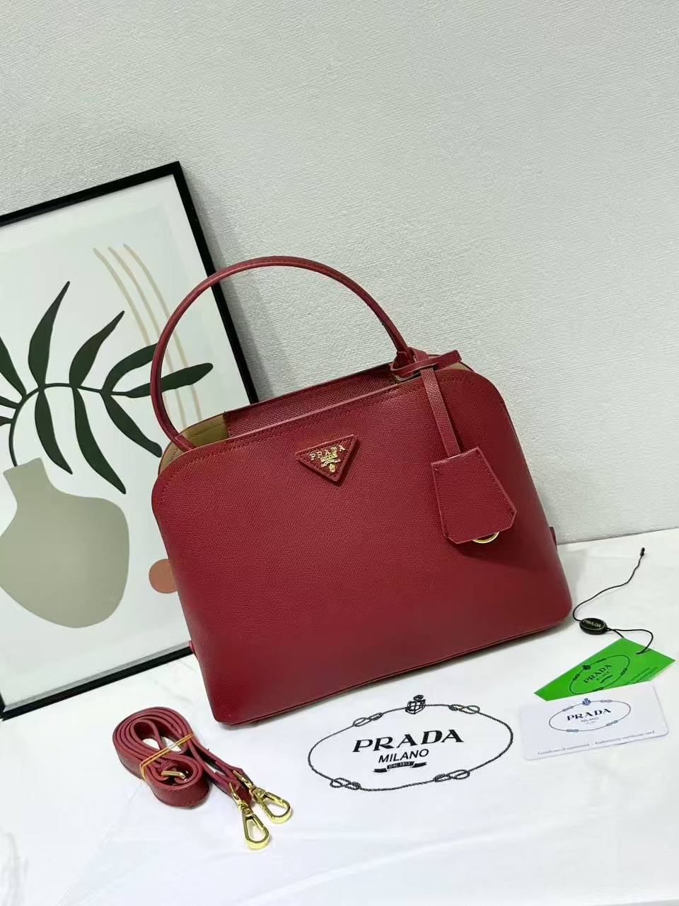 prada 
good quality
120 dhs🪙🌨️

Zain200
♥️♥️♥️