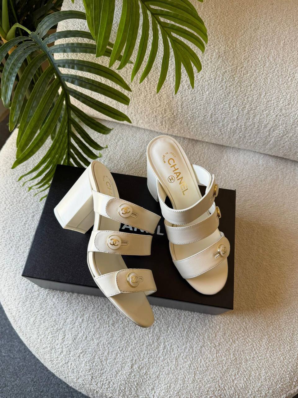 CHANEL 
SuperMaster Quality 💯
450 dhs✅
Size: 36-41💥

Zain171
♥️♥️♥️
