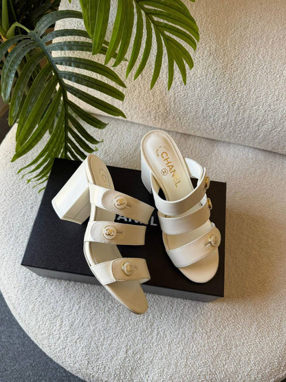 CHANEL 
SuperMaster Quality 💯
450 dhs✅
Size: 36-41💥

Zain171
♥️♥️♥️