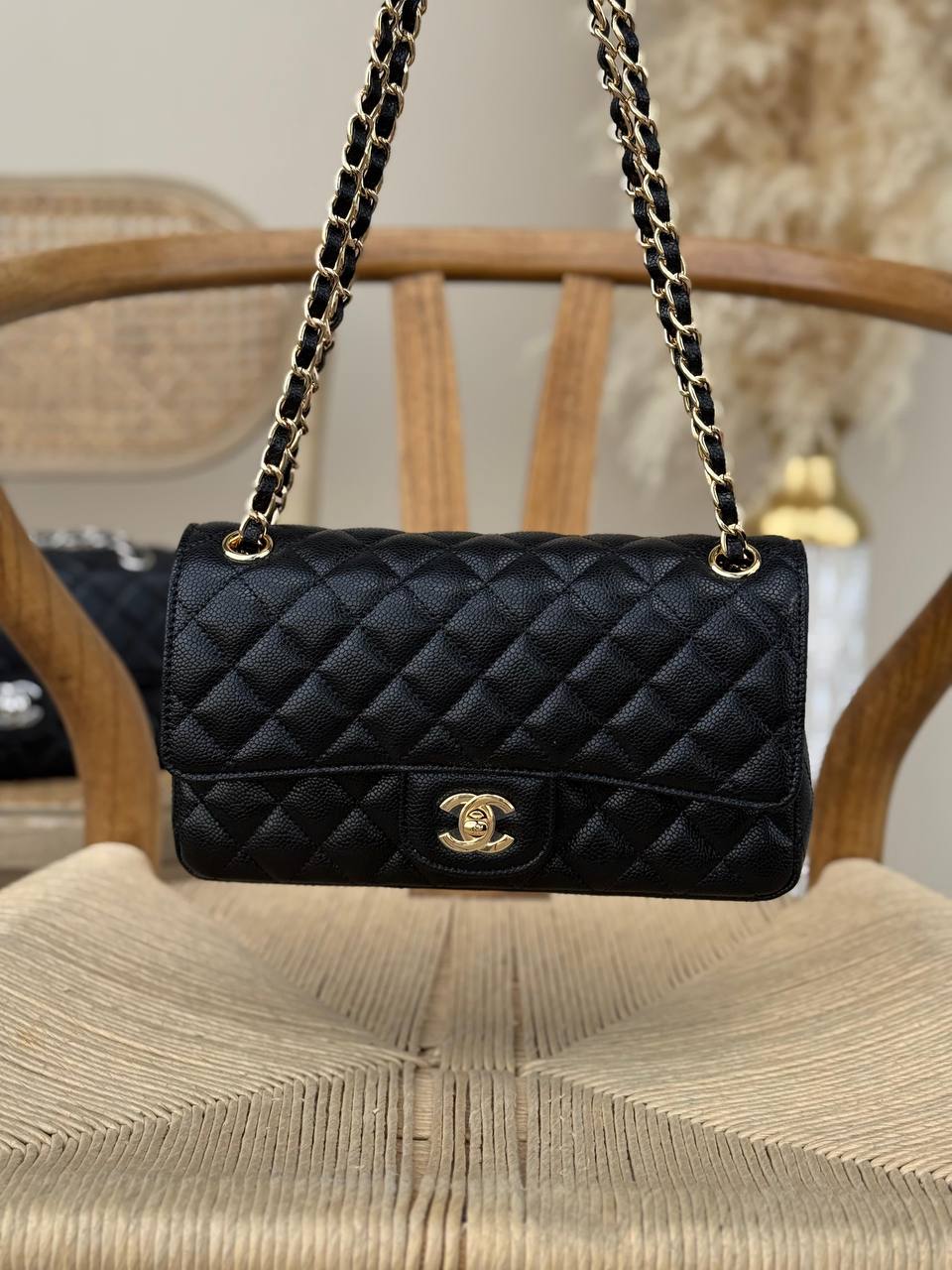New Collection✨✨✨
CHANEL
23cm
350 dhs👑
Top quality 
With box🎁

Zain167
♥️♥️♥️