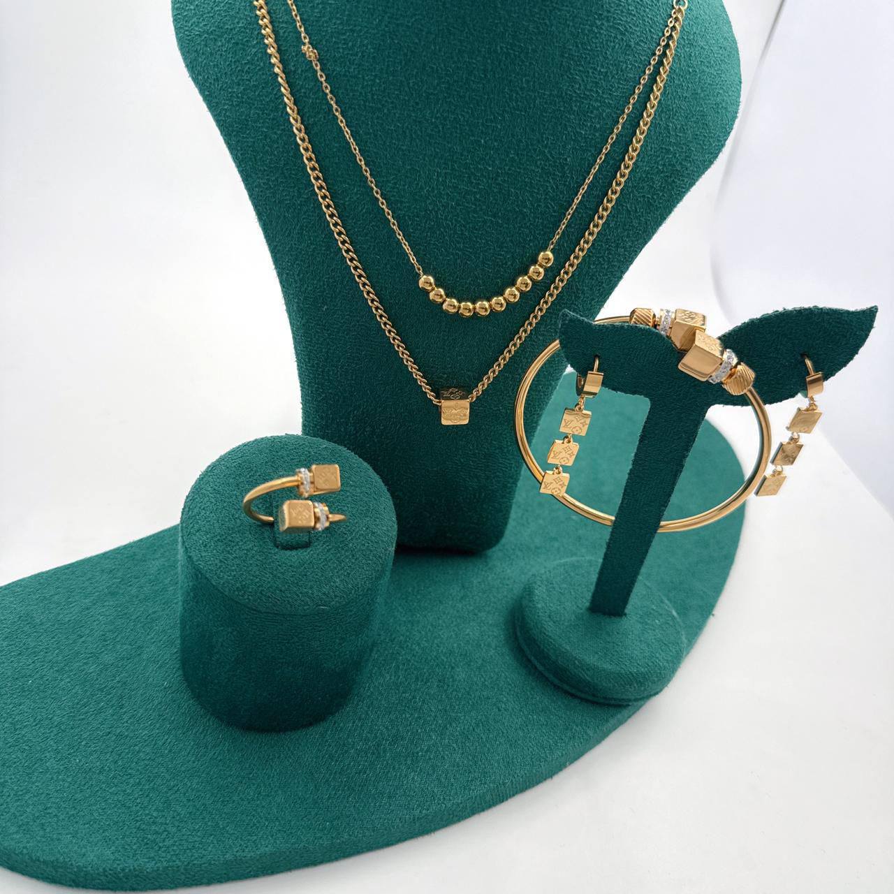 one Set Accessories
50 dhs🇦🇪

Zain45
♥️♥️♥️