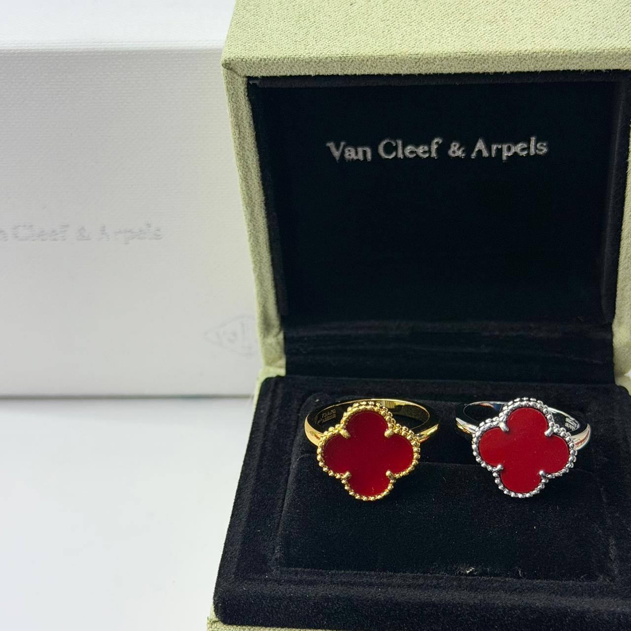 VCA ❤️‍🔥*
Ring 💍 size available 👇
6,7,8,9
Master quality 💯
With normal boxes 📦 
45 dhs🇦🇪
With master box 🗃️ 
55 dhs🇦🇪

Zain216
♥️♥️♥️
