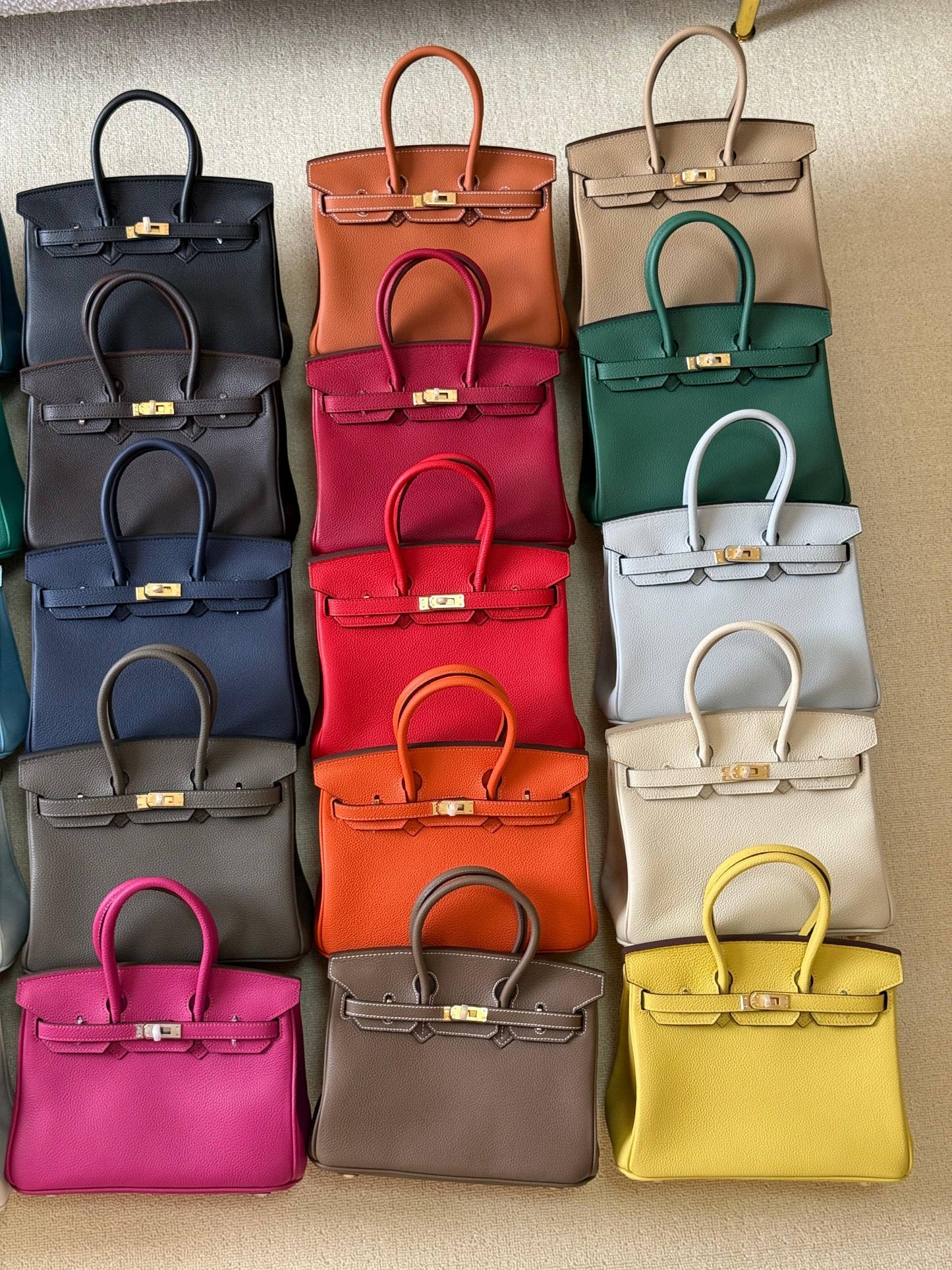 Hermes birkin 25cm💕master quality😍

with box❤️
🎁🎁🎁

400 dhs🪙🌨️

Zain52
♥️♥️♥️