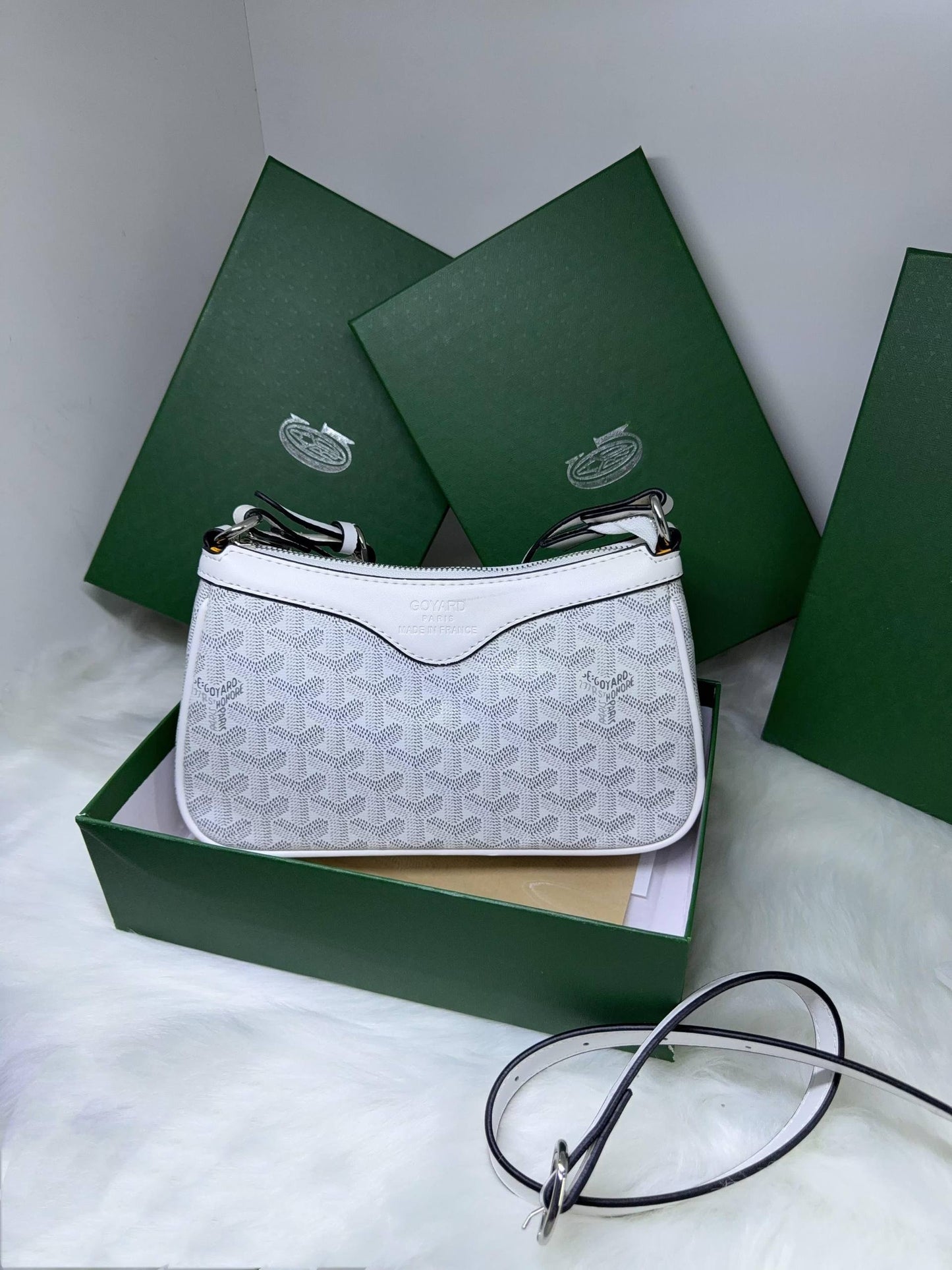 Goyard
✨✨NEW ✨✨
80 dhs🌺

with box
🎁🎁🎁

Zain38