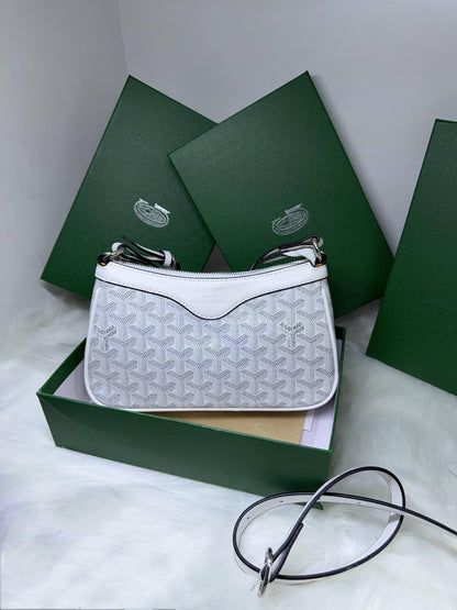 Goyard
✨✨NEW ✨✨
80 dhs🌺

with box
🎁🎁🎁

Zain38