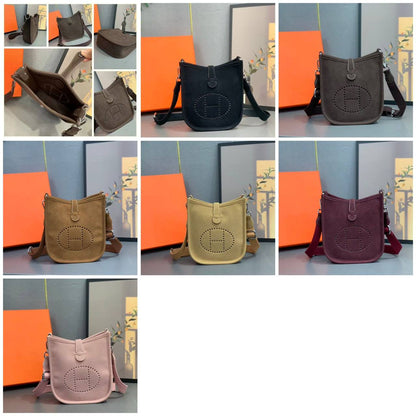 Hermes 
Best quality 

with box’s 
🎁🎁🎁

90 dhs✅
size 20 Cm

Zain290
♥️♥️♥️